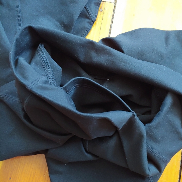 Fabletics Dynamic High-Waisted Lattice 7/8 Powerhold Leggings - Picture 7 of 8